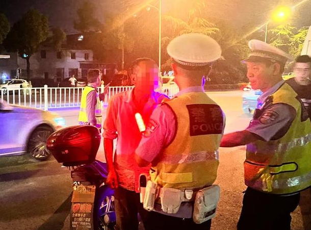 醉酒駕駛機動車記幾分，直擊查酒駕現場！荊門一男子稱“只喝了一杯白酒”，結果…