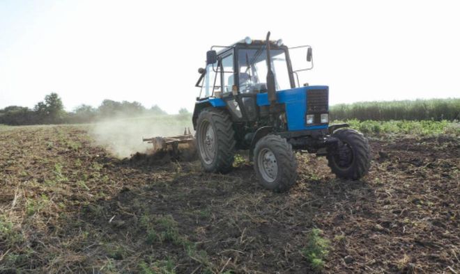 男子在自家農(nóng)田中酒駕,被吊銷執(zhí)照罰款2000,男子不服告上法庭! 男子在自家農(nóng)田中酒駕,被吊銷執(zhí)照罰款2000,男子不服告上法庭!